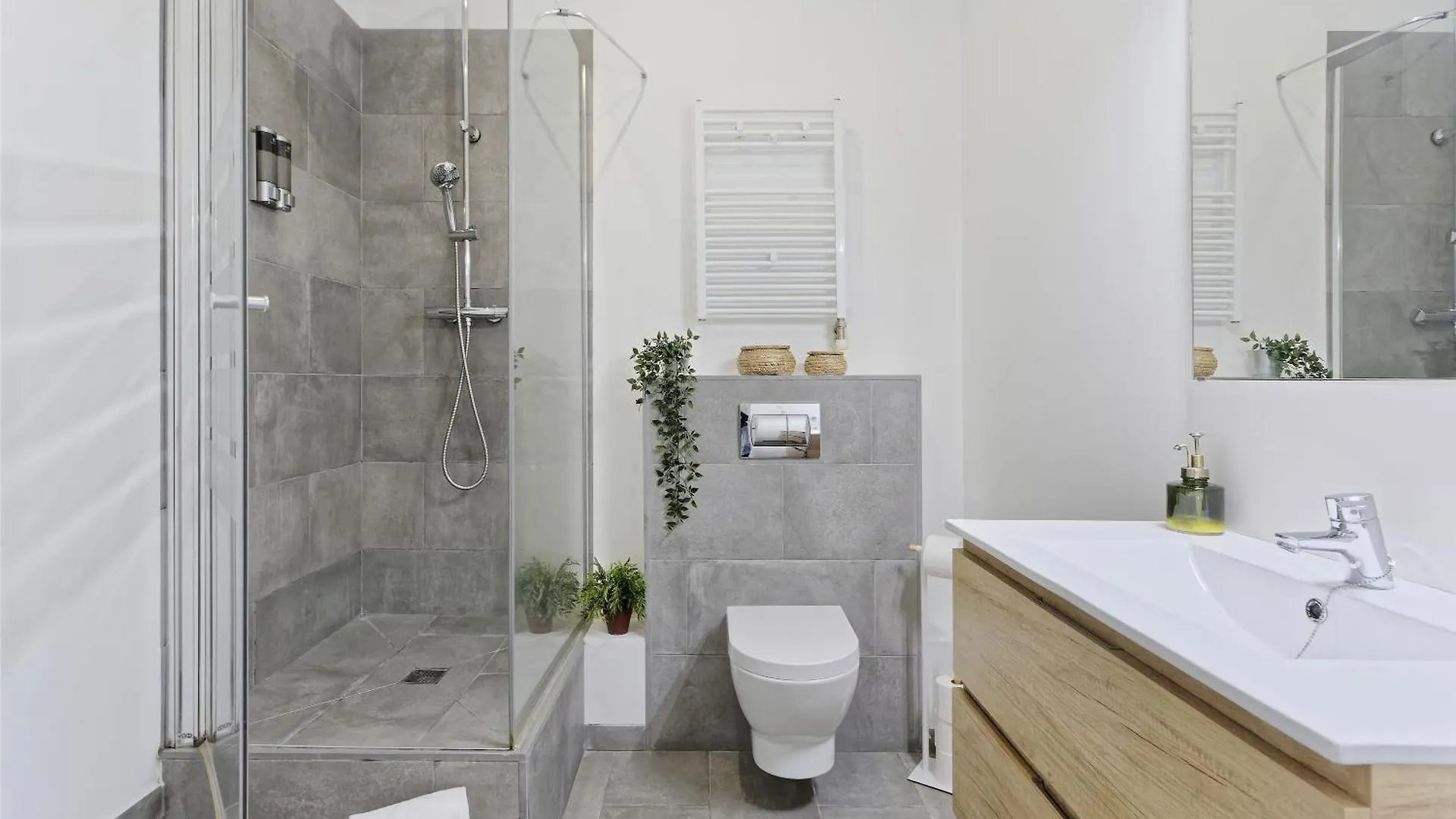 Central & Bright Apartment!! Barcellona 0*,  Spagna