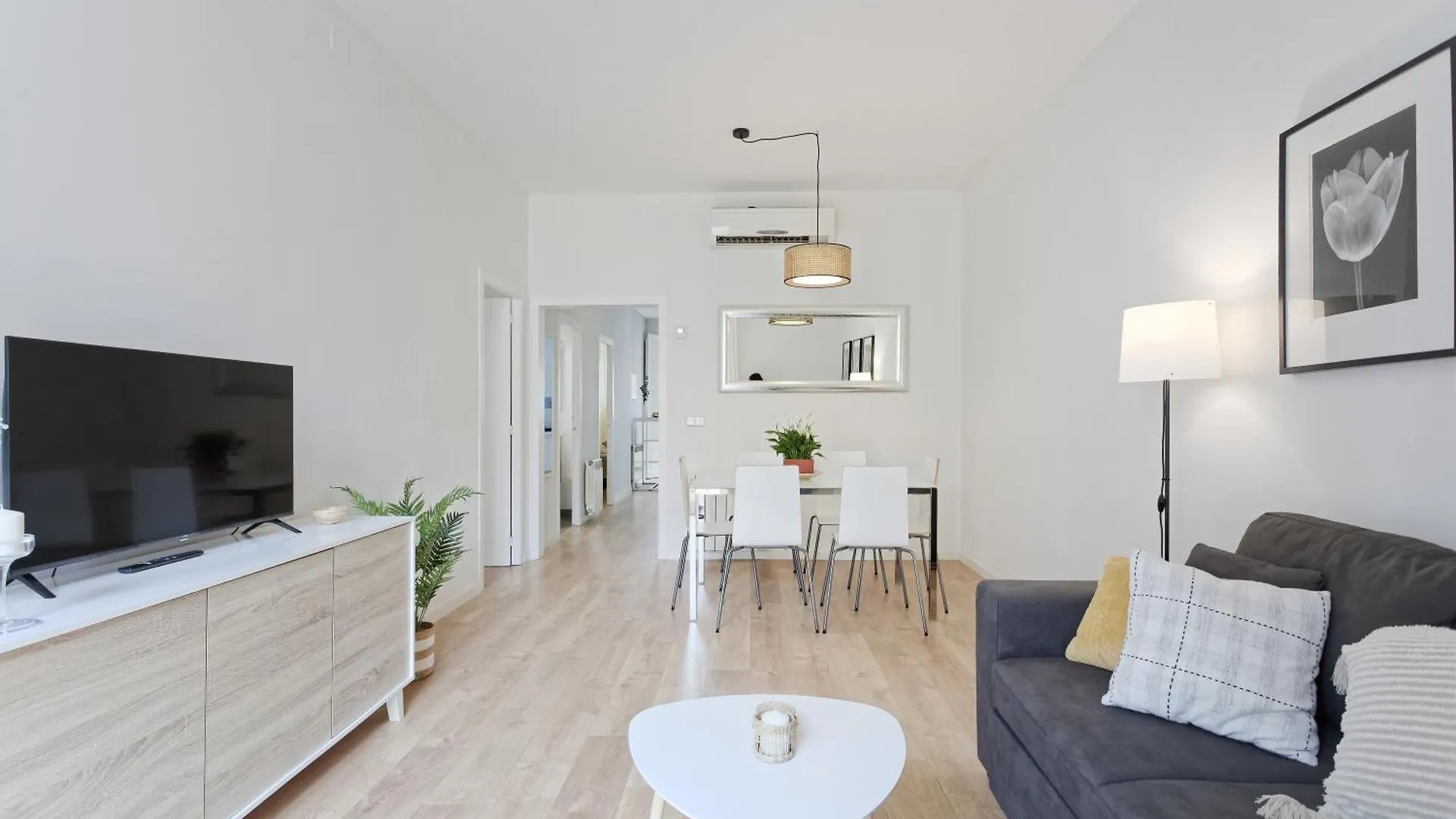 Central & Bright Apartment!! Barcellona Appartamento