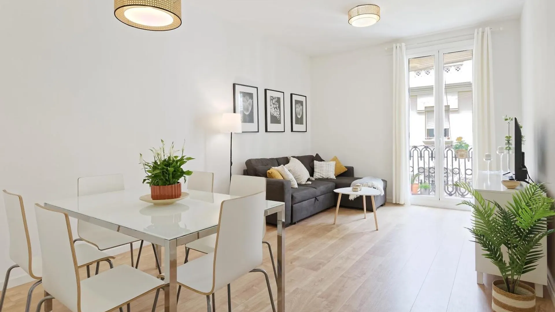Central & Bright Apartment!! 바르셀로나 스페인