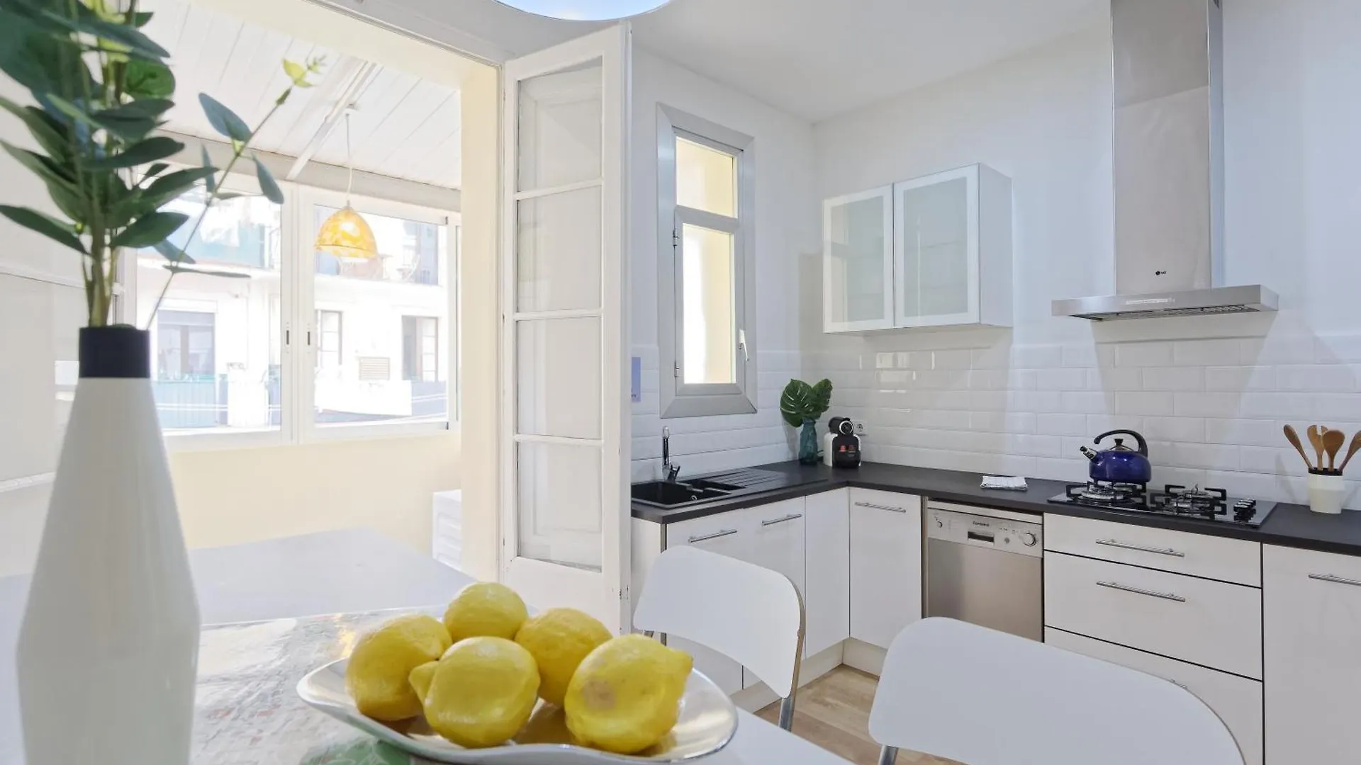 Central & Bright Apartment!! 바르셀로나 0*,