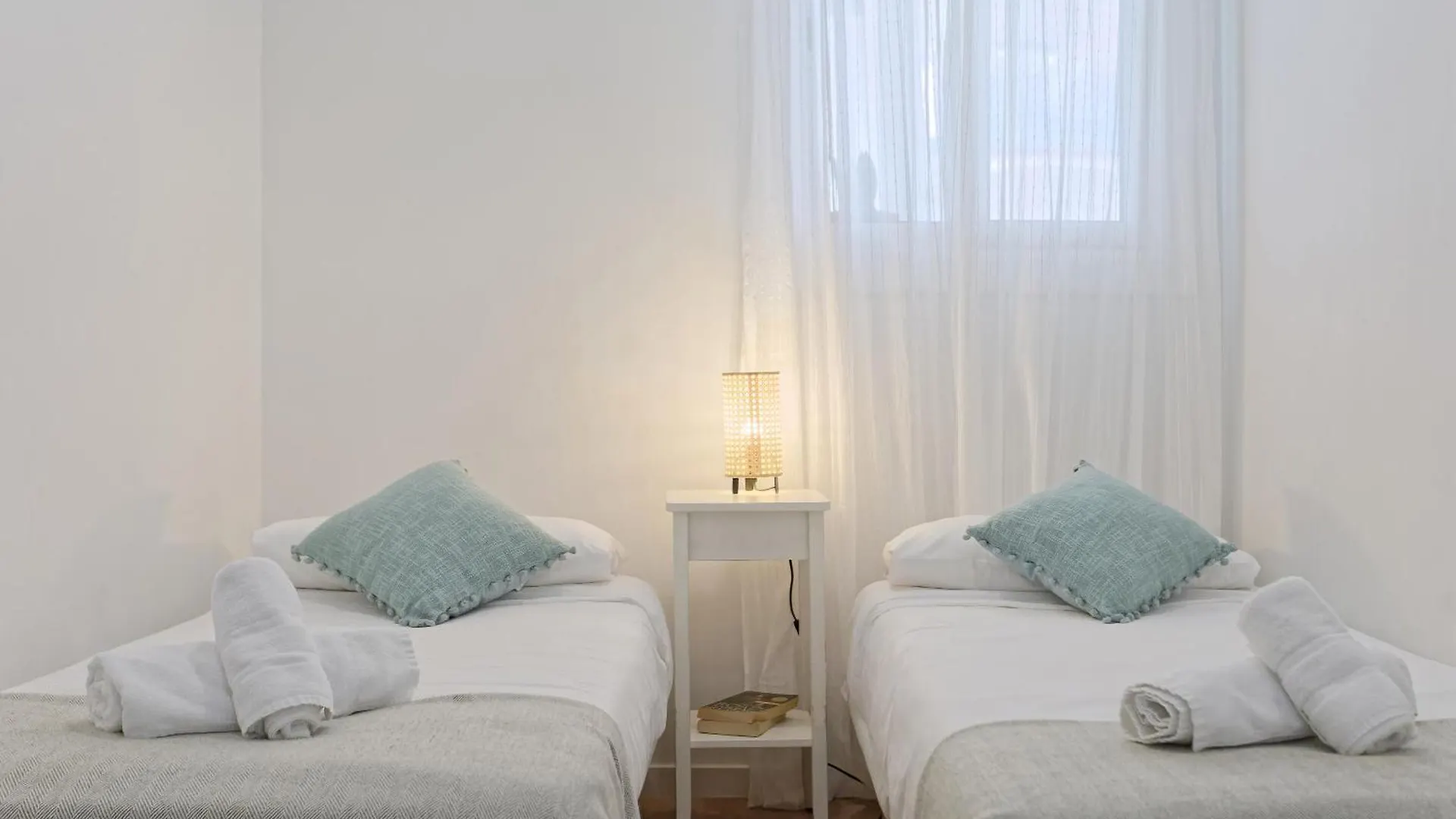 Central & Bright Apartment!! 바르셀로나