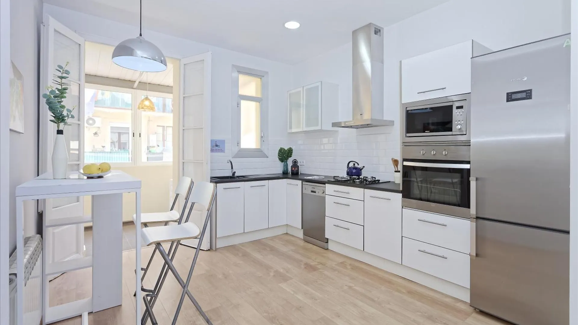 Central & Bright Apartment!! 바르셀로나 0*,  스페인