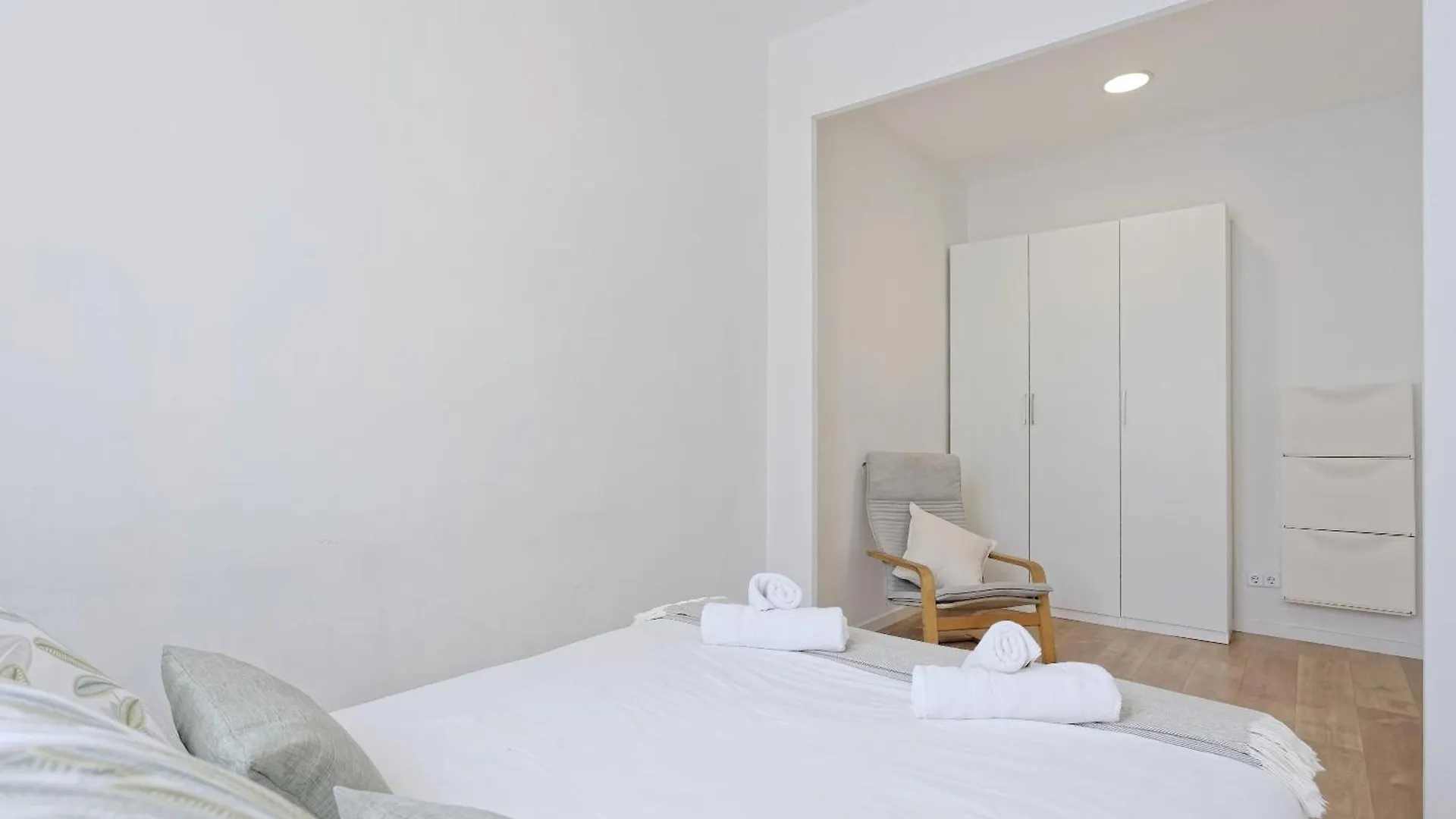 Central & Bright Apartment!! 바르셀로나