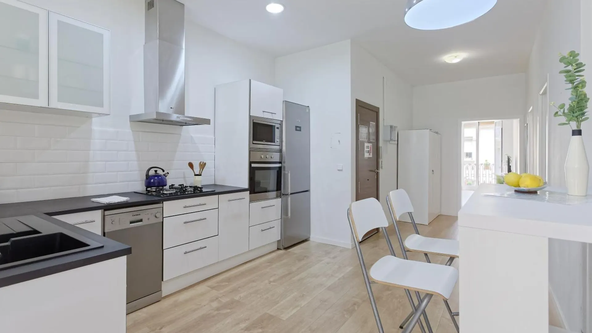 Central & Bright Apartment!! 바르셀로나 아파트